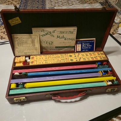 Vtg 1964-65 Mahjong Set  162 pcs Thick Butterscotch 5 Bakelite Trays