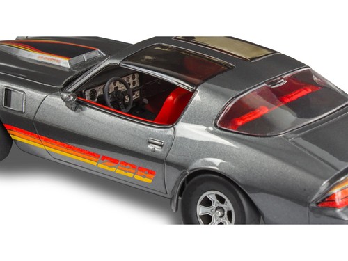 Revell 14526 Chevrolet Camaro Z28 1981 Plastik-Modellbausatz Maßstab 1:25 Lev.4 - Picture 7 of 8