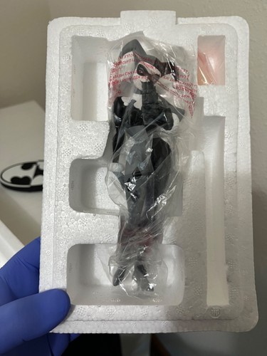 Harley Quinn Black, and White Statue 1st Edition 1866/5200 by Bruce Timm - Picture 5 of 22