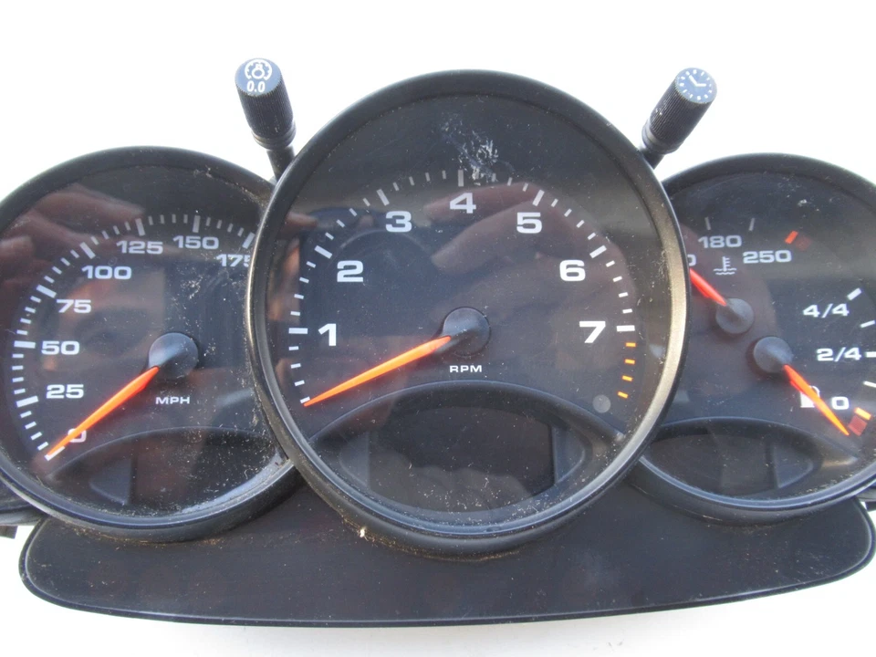 Porsche 911 / 996 Carrera Speedometer Instrument Cluster RWD MPH 9966411030270C Foto 3 de 4