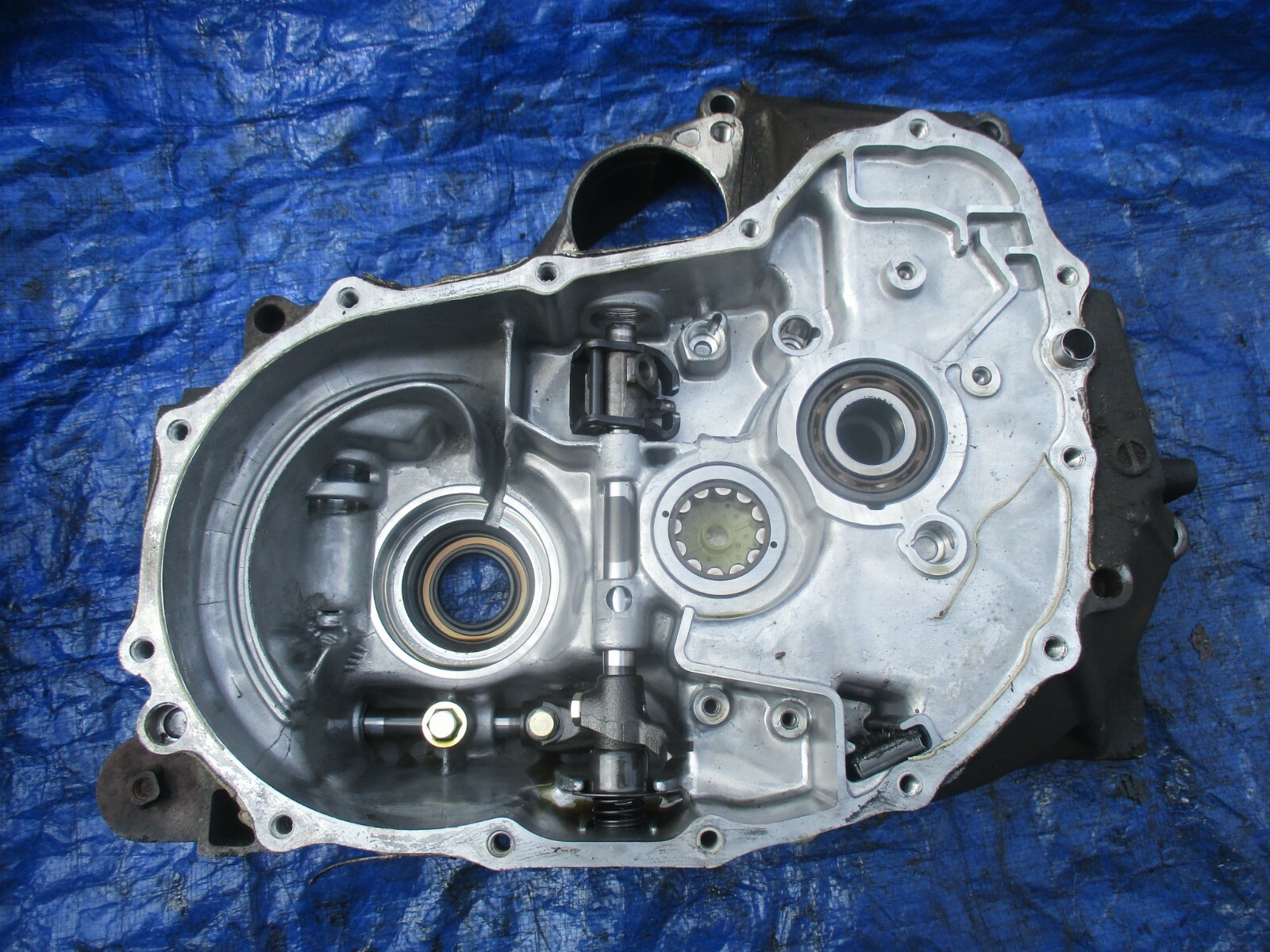 9295 Honda Civic D16Z6 manual transmission inner casing OEM D15 S20