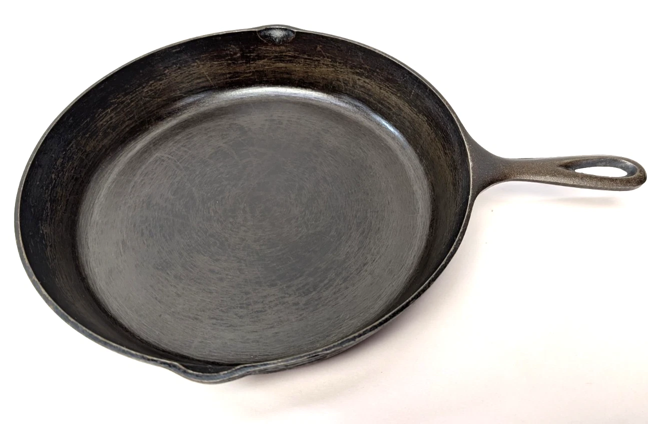 LODGE Cast Iron 12" Skillet #10 SK D1 with 3 Notch Heat Ring USA VTG