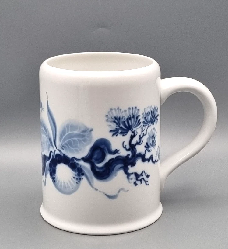 Meissen Porzellan Krug Bierkrug Humpen blaue Orchidee auf Ast Handmalerei floral - Bild 1 von 4