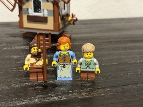 LEGO Kingdoms - Mill Village Raid (#7189) Near complete w rare animals & figs 