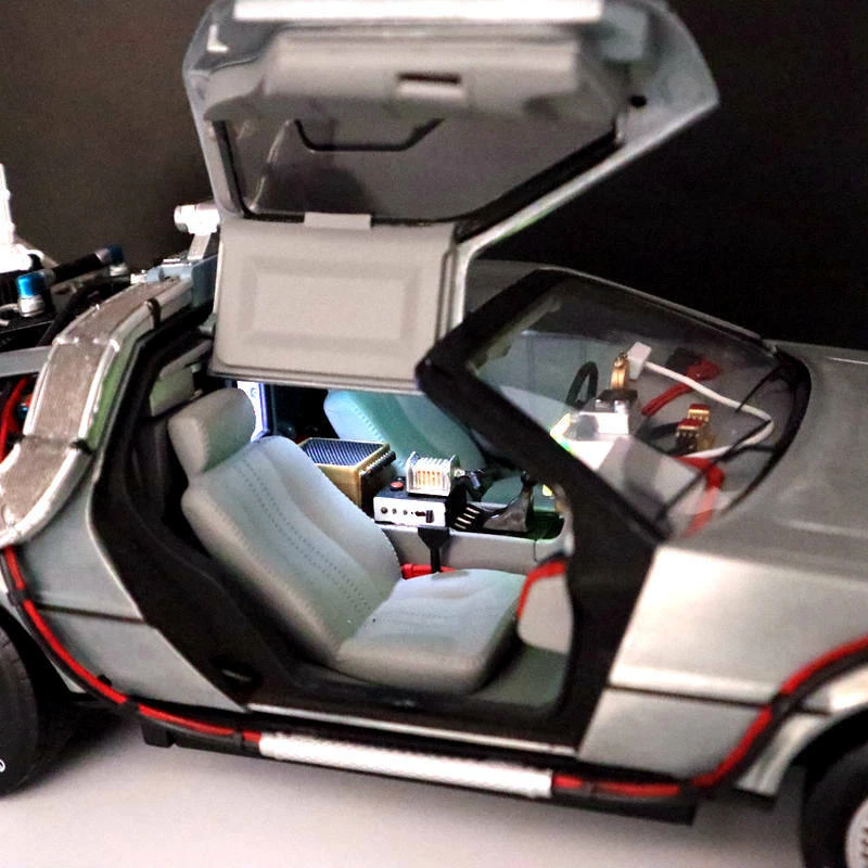 HotWheels 1/18 Back To The Future Time Machine Delorean