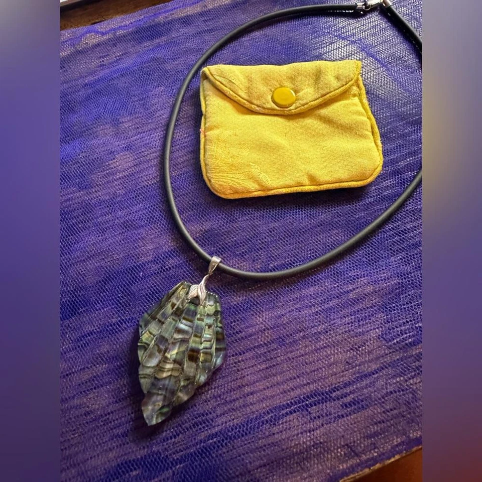 "Colgante concha de abulón Paua broche de plata de ley con un cordón de goma de 16""" Foto 3 de 4