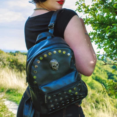 PETIT SAC À DOS TÊTE DE CRÂNE GOTHIQUE GOTHX clou noir sac à dos école rock gothique sac - Photo 1/3