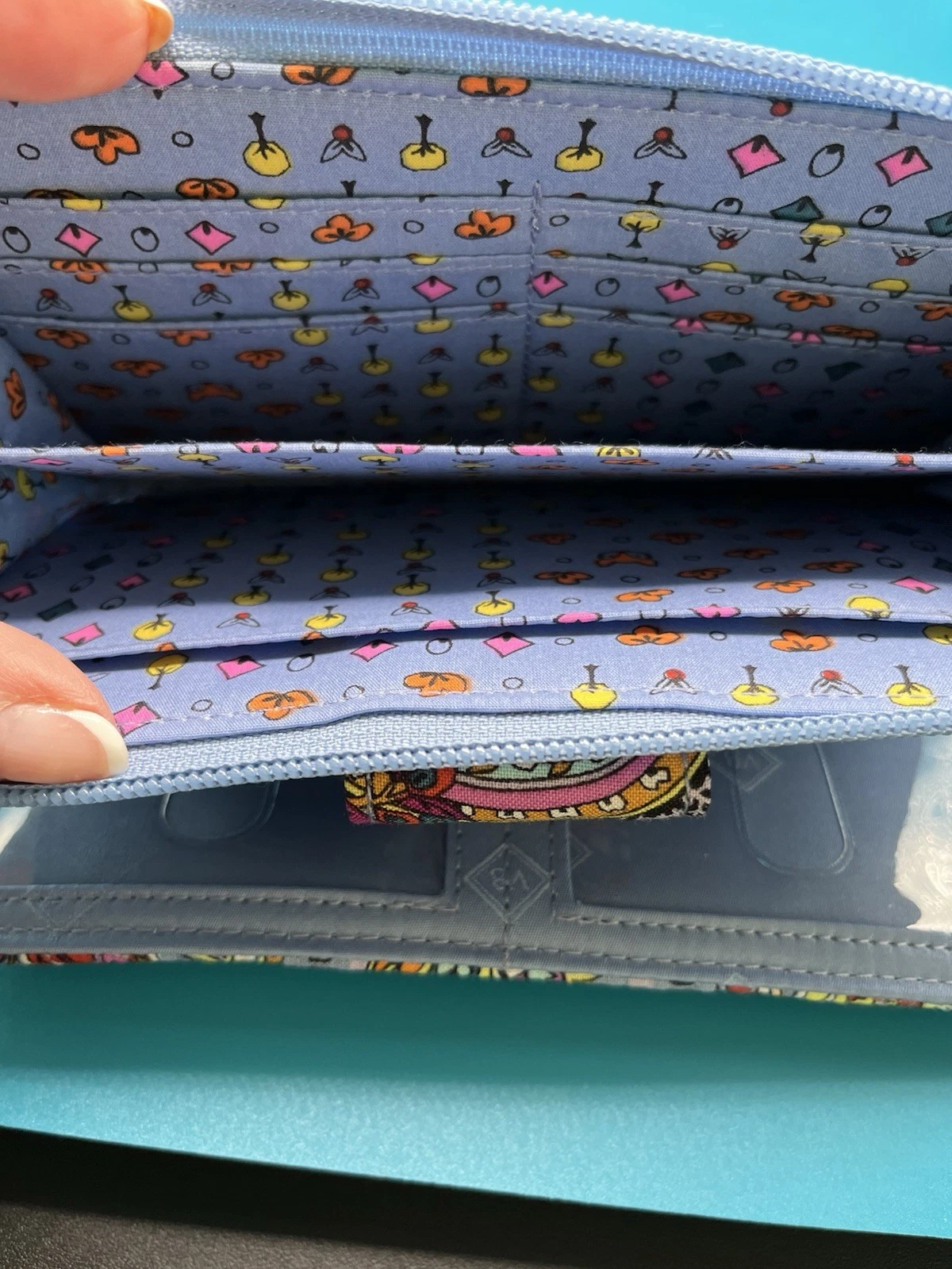 Frizione tripla Vera Bradley Provence Paisley Turnlock