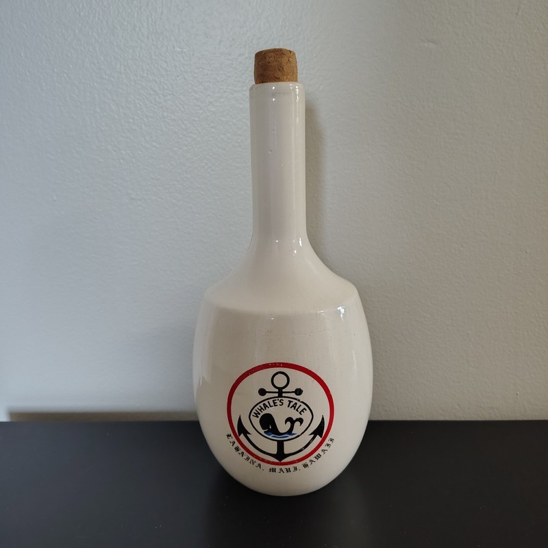 Vintage WHALE'S TALE BAR & RESTAURANT RUM BOTTLE LAHAINA MAUI HAWAII TIKI BAR