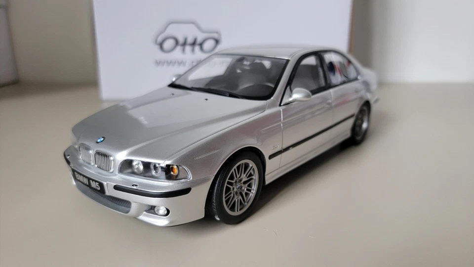 OttOmobile 2002 BMW E39 M5 1/18 (OT747B) - Photo 3/4