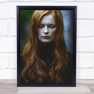 Edhilvarel Mädchen Frau Sommersprossen Gesicht Haare rot Bokeh Wandkunstdruck