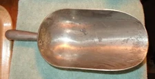 BIG PRIMITIVE VINTAGE ALUMINUM? SCOOP 14-1/4 FLOUR SUGAR ICE FARM FEED BIRD SEED