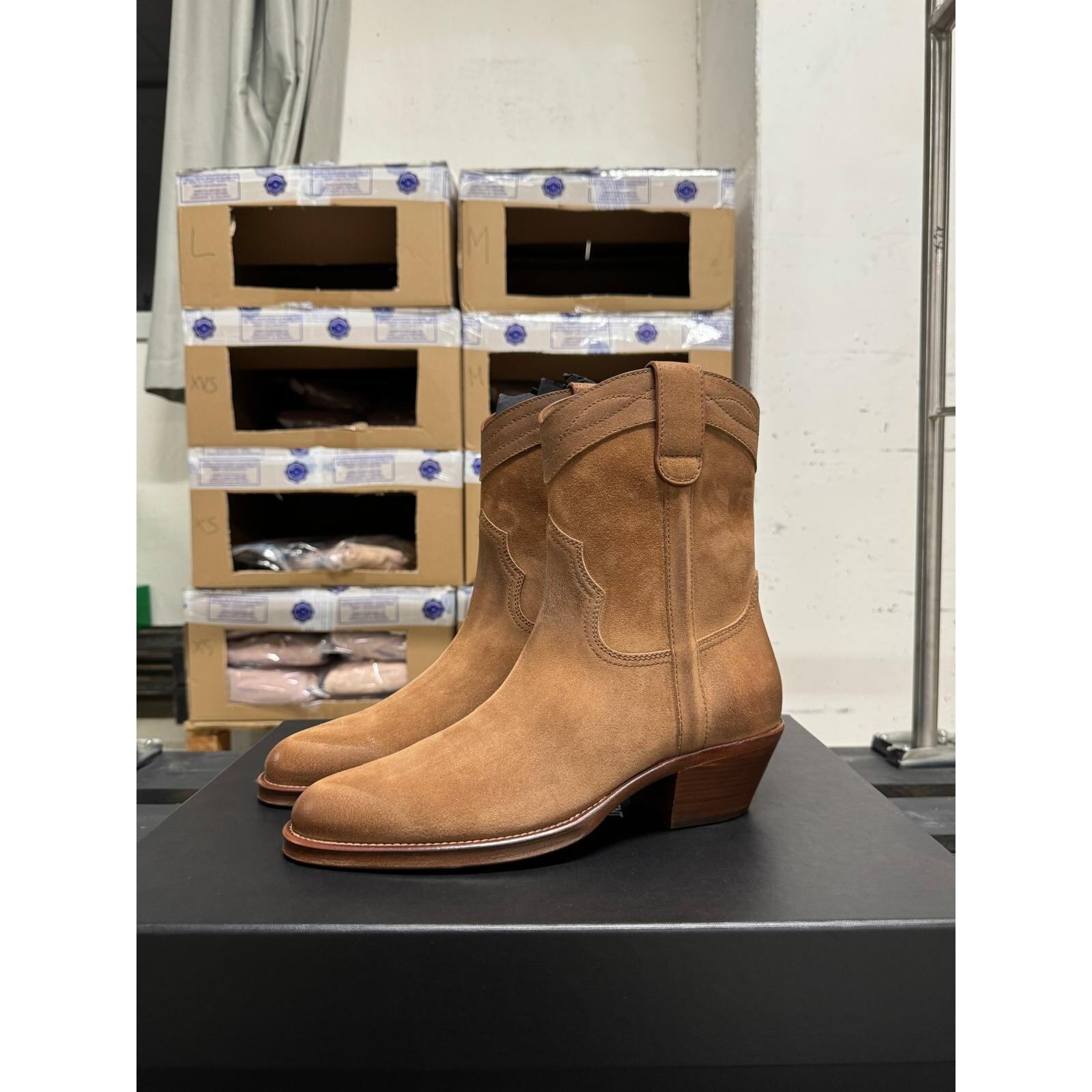 Saint Laurent Paris Q:2 669290 Stivaletto scamosciato marrone nuovo con etichette 42 5