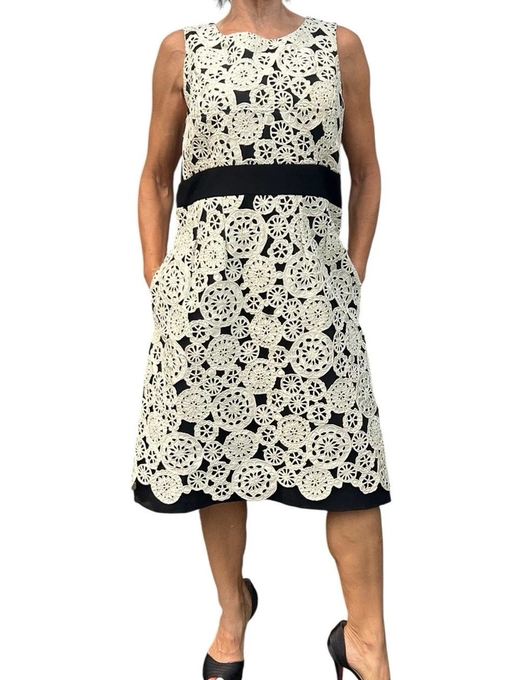 Vestido recto LELA ROSE negro seda satinado blanco ganchillo encaje sin mangas 10 $1186 Foto 4 de 4