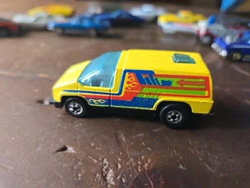 Hot Wheels Inside Story Astro Van 1978 Yellow Blackwall Hong Kong  Vintage Car
