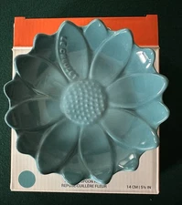Le Creuset Sun Flower Spoonrest stoneware CARIBBEAN Blue. NIB. Rare.