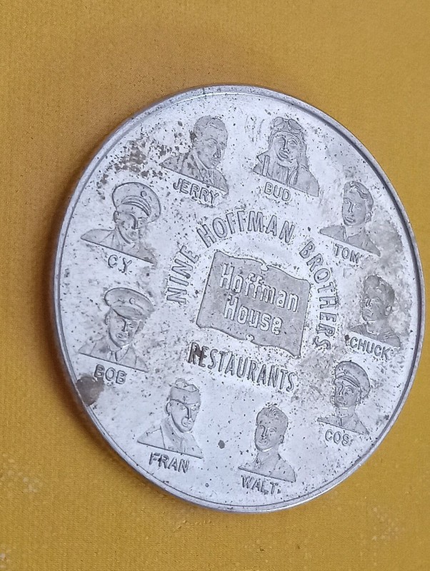 1970 Hoffman House Restaurants Wisconsin Illinois Michigan $1 Token Medal
