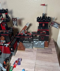 95% Complete Lego 8877 Knights Kingdom Vladeks Dark Fortress with Minifigs