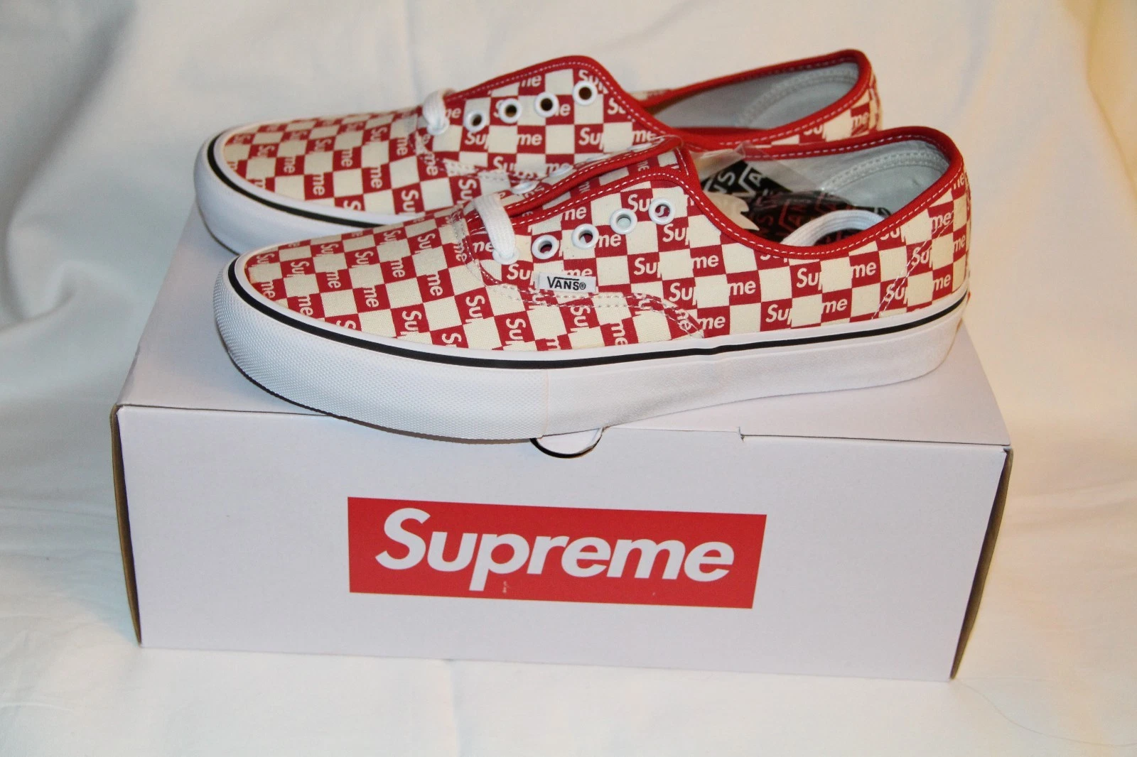 Logo authentique vérificateur rouge Supreme x Vans (taille 10)