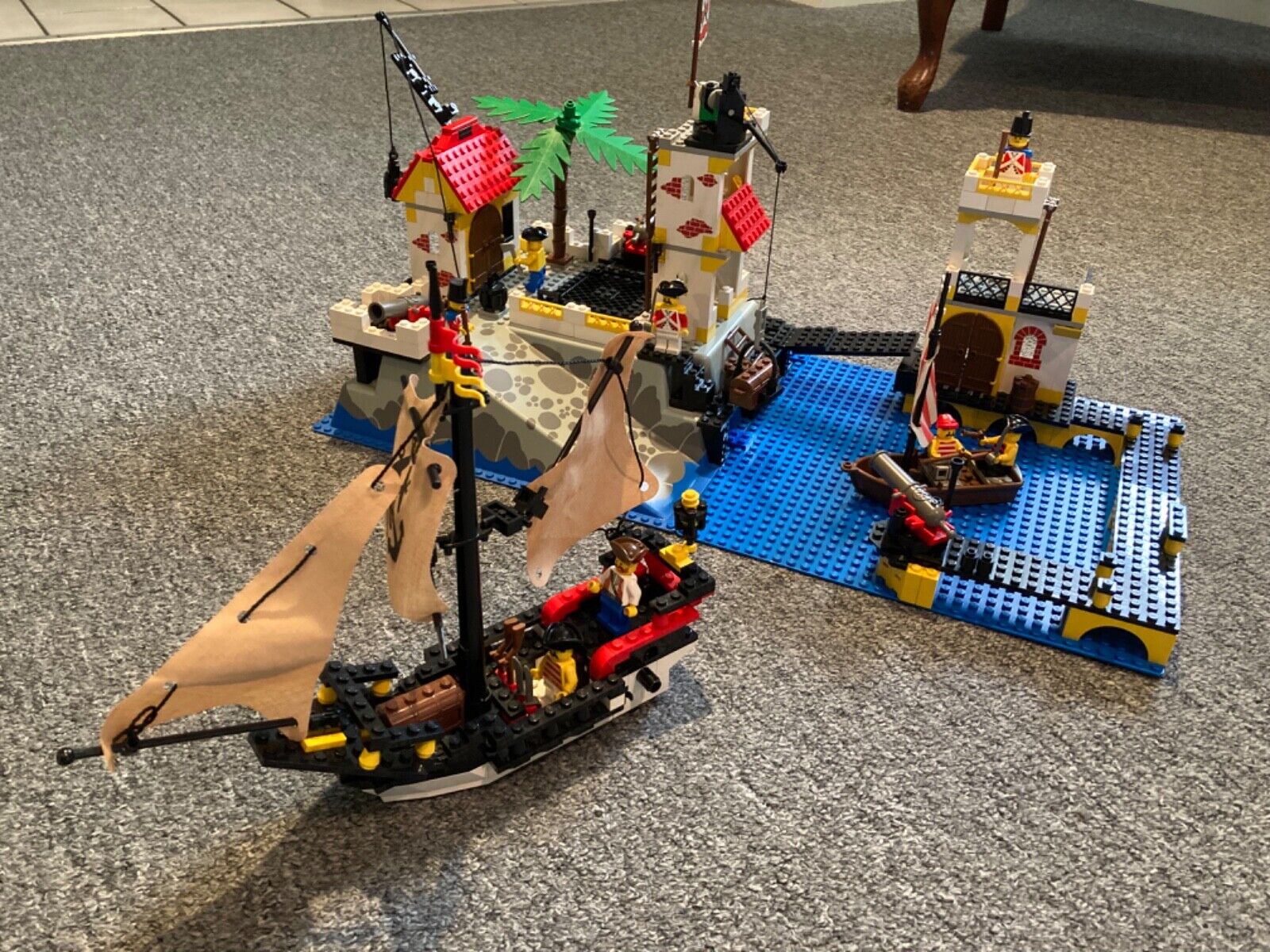 LEGO 6277 Pirates Imperial Trading Post 99.7% complete w/book. Bonus 1481 set.