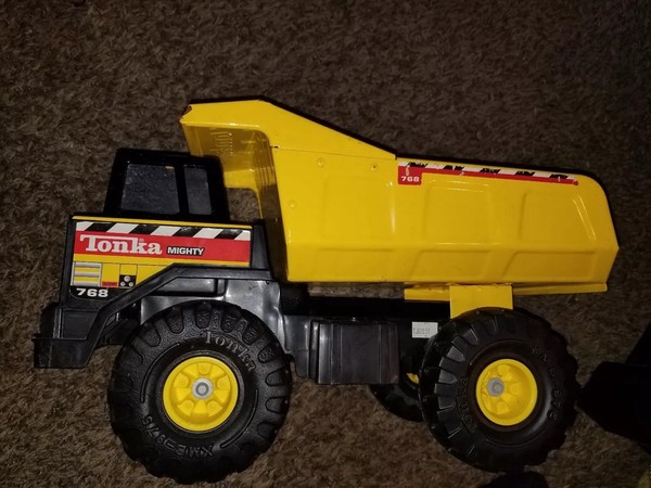 TONKA BIG 17"L MIGHTY DIESEL YELLOW PRESS METAL DUMP TRUCK 768 VINTAGE