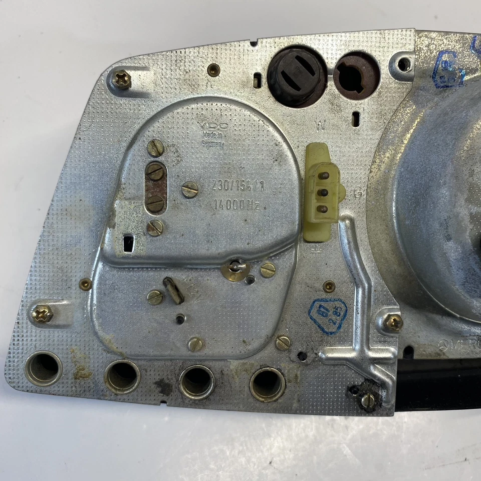 CLUSTER MEDIDOR VELOCÍMETRO MERCEDES VINTAGE W123 240D 300D PIEZAS SIN PROBAR REPARACIÓN* Foto 4 de 4
