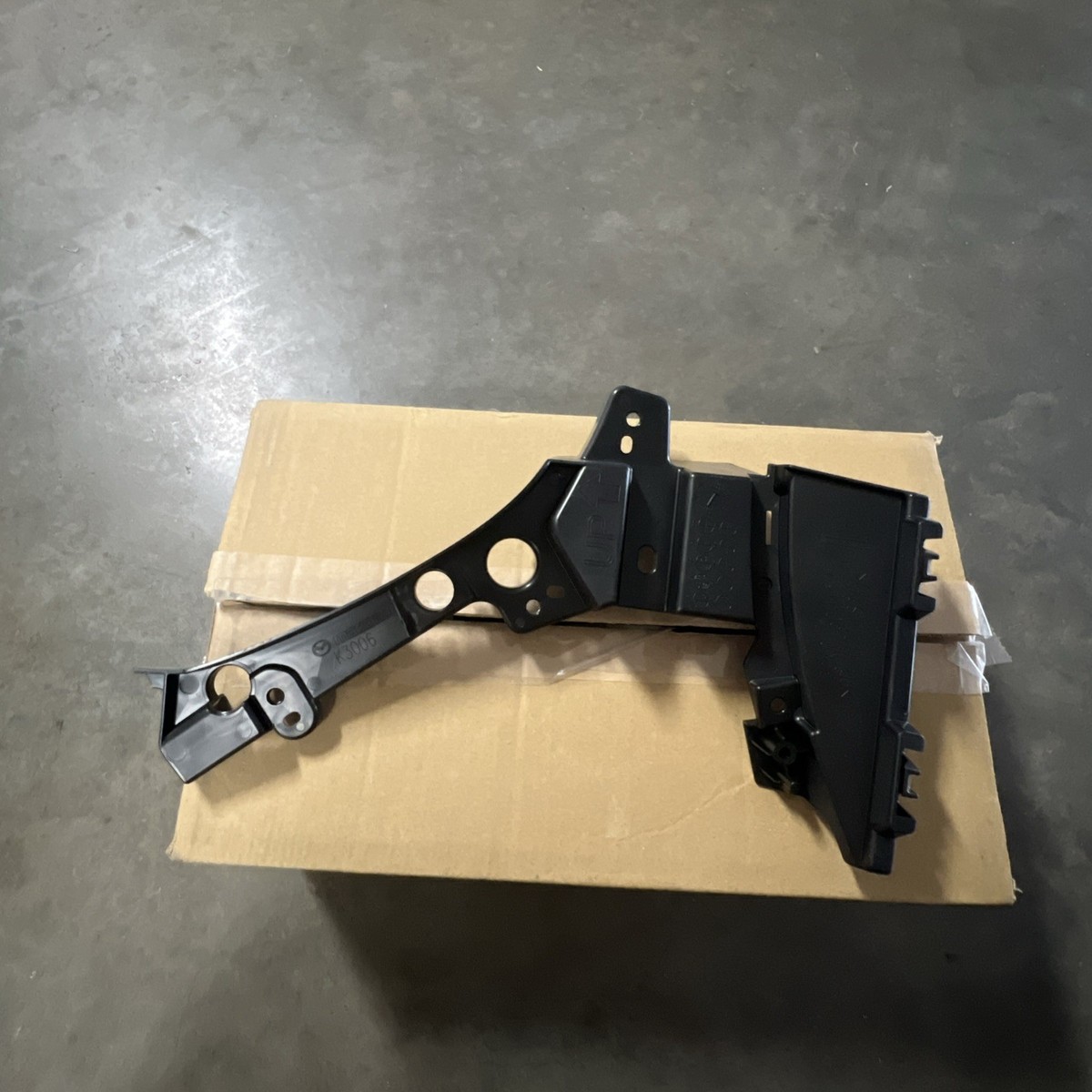 13980円 OEM GENUINE Mazda 2019-2025 Mazda3 LH Cap Cover Trim Exterior Body