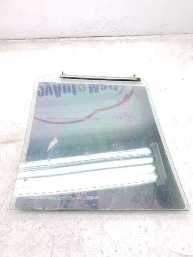 96-00 TOYOTA RAV4 PASSENGER SIDE QUARTER GLASS - Picture 3 of 12
