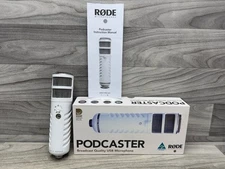 RØDE Podcaster USB Microphone – Broadcast Sound. Plug & Play Simplici (184105-1)