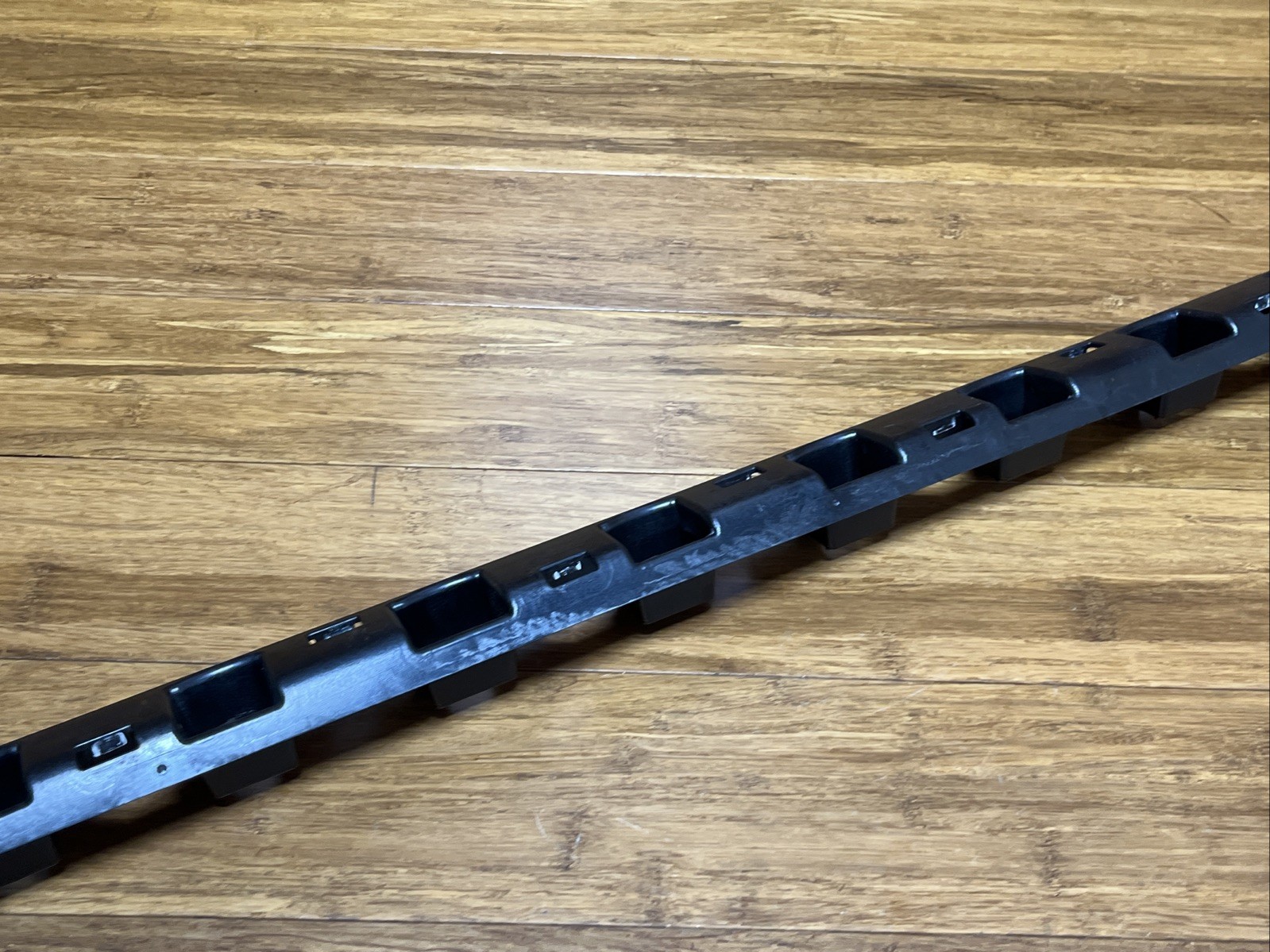 2017-2023 Rolls Royce Dawn RR6 Left Side Sill Mount Bracket Support OEM 7301675