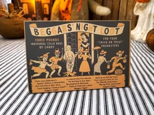 VINTAGE PRIMITIVE RETRO STYLE HALLOWEEN BEGGARS NIGHT LOOT CANDY BAGS WOOD SIGN
