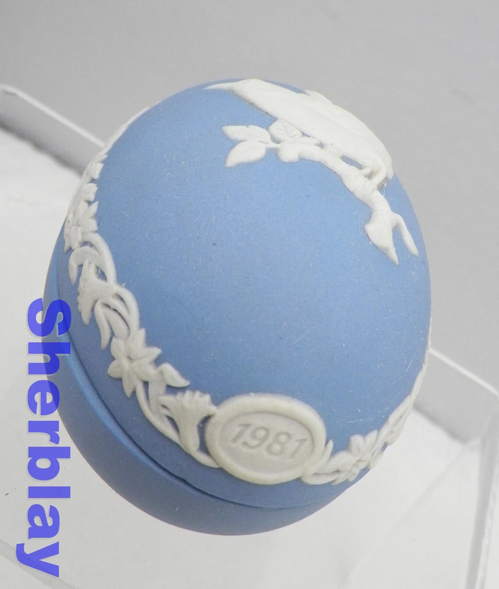 Wedgwood Blue Jasper Easter Egg 1981 Small Oval Egg Shaped Lid