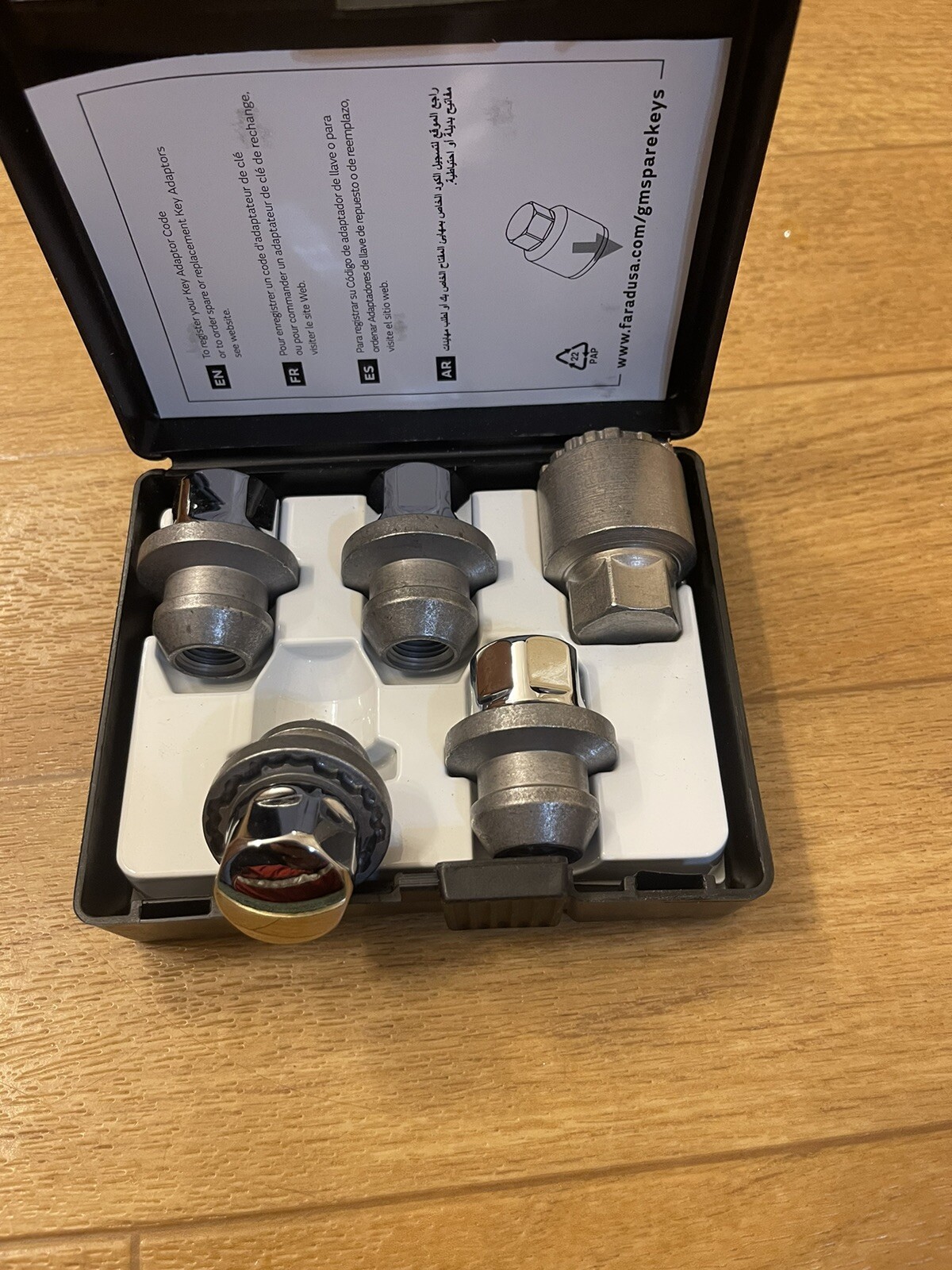 85548789 GM Thatcham Wheel Lock Kit Chrome Chevy Tahoe Suburban GMC