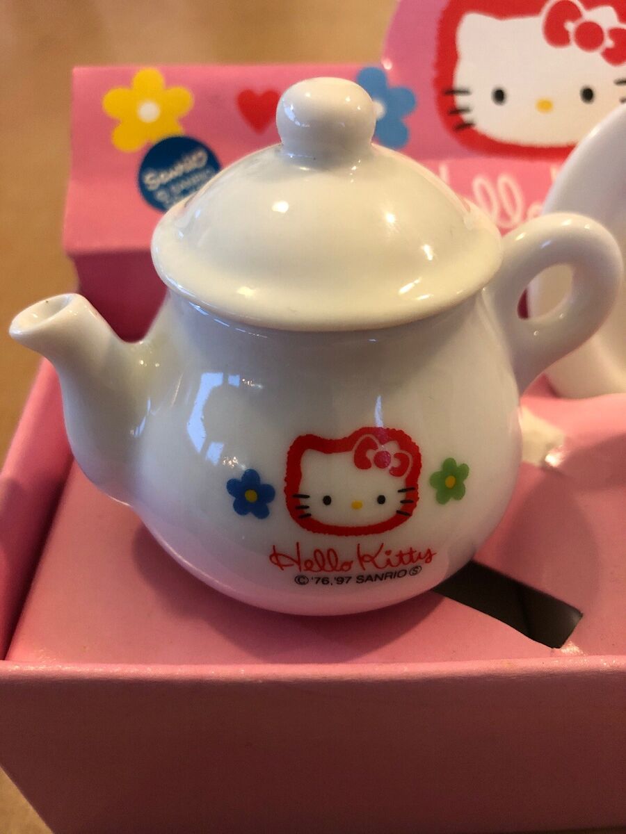 Hello Kitty - Tokyo Japan - Miniature Tea Set - Sanrio 1997 Rare - Complete  Set