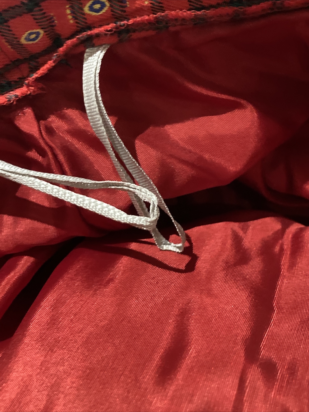 Vintage Austrian Dirndl Skirt Red/Black/Green Check Size 44, Lace Edge 11