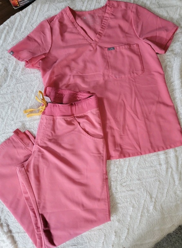 FIGS Scrub Set Large Top, Large Petite Cade Cargo Pants Neon Pink/Coral Pink