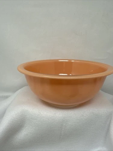 Vintage Pyrex Peach Clear Bottom 1.5 L Mixing Bowl