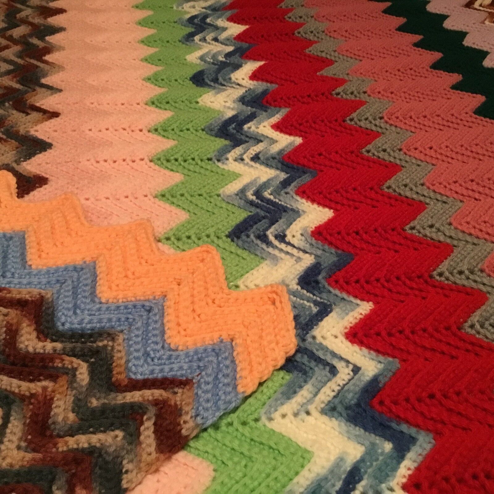COLORFUL HAND CROCHETED AFGHAN! ZIGZAG PATTERN! 44" X 40" NICE! eBay