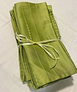 Beautful Olive  Green  Dinner Napkins Easter Dining Kitchen  