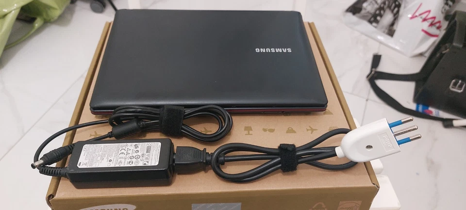 Netbook Samsung N145 Plus - Immagine 3 di 4