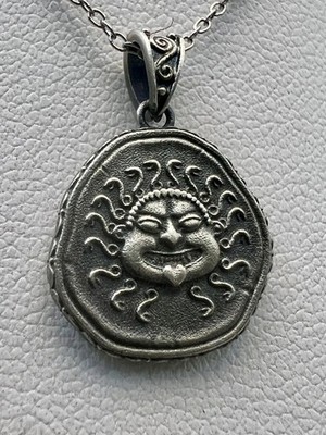 Medusa-Gorgon-Schutzmünzenanhänger aus antikem Griechenland, Sterlingsilber