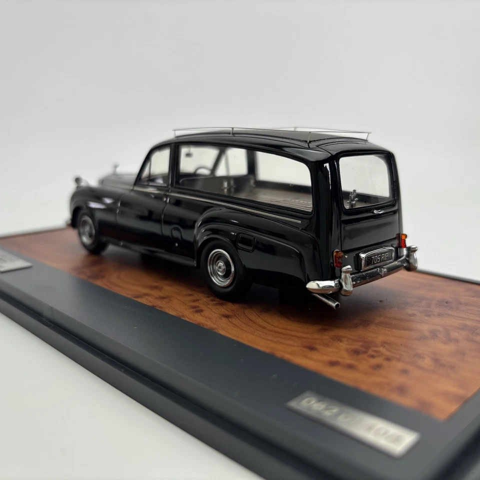 Matrix 1/43 Rolls-Royce HEARSE R-R Sc Standard Wheelbase Chassis Resin Car Model - Image 3 of 4