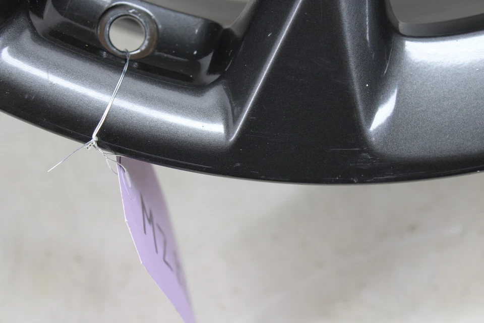 Llanta Fiat 124 Spider Abarth 2017-2020 17" x 7" 9960A87070 OEM MZ82 Foto 2 de 4