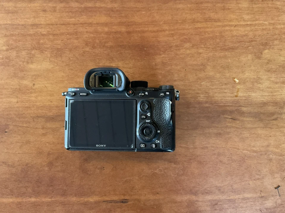Sony α7R III 42,4MP Spiegellose Systemkamera - Schwarz (Nur Gehäuse, ILCE7RM3) - Bild 3 von 4