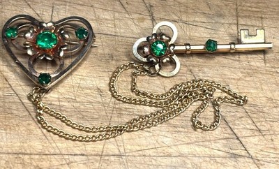 Vintage LINC 1/20 12KGF 1Heart & Key Brooch With Green Gemstones