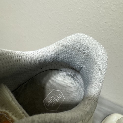New Balance Fresh Foam Garoe Trail Running Shoes WTGAROEU Ivory Womens Size 10.5 - Picture 8 of 10
