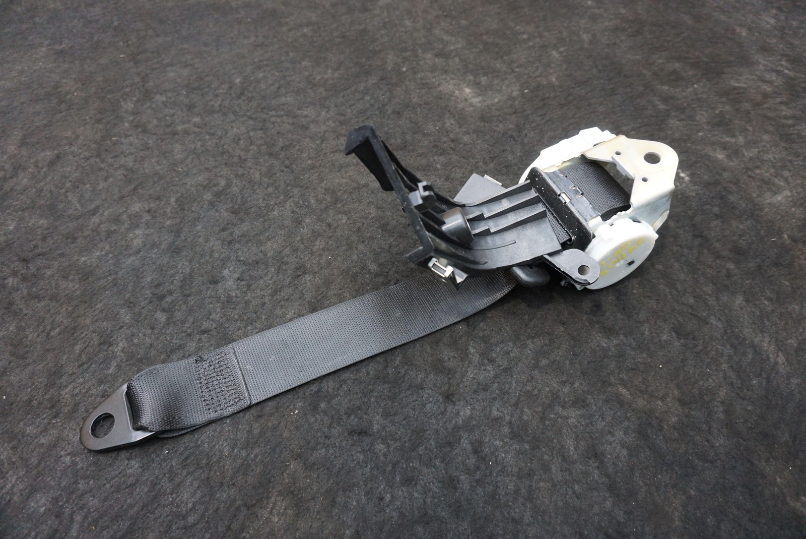 Rear Left Driver Side Seat Belt OEM 83949800 Ferrari California 2012-14
