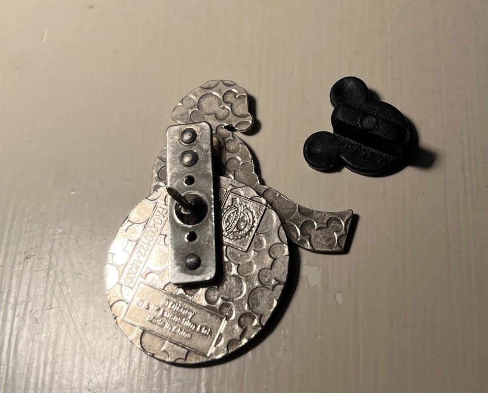 Disney Star Wars Navidad Vacaciones BB 8 Usando Sombrero de Papá Noel y Bufanda Prendedor Giratorio Foto 2 de 3