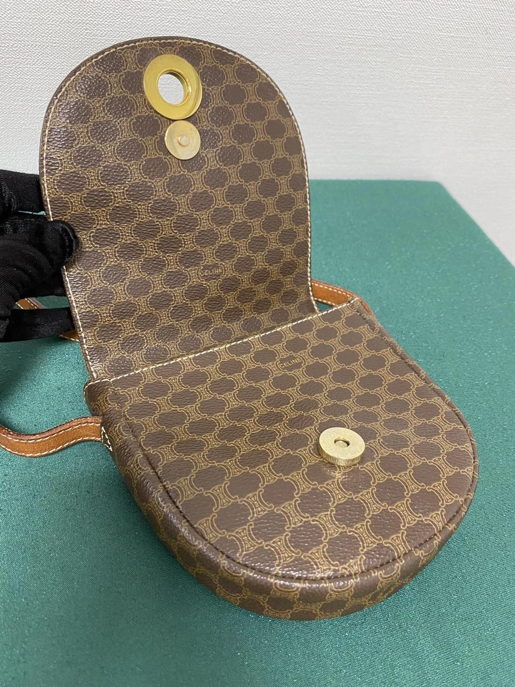 Borsa a tracolla CELINE modello macadam in pelle con logo a cerchio 1940