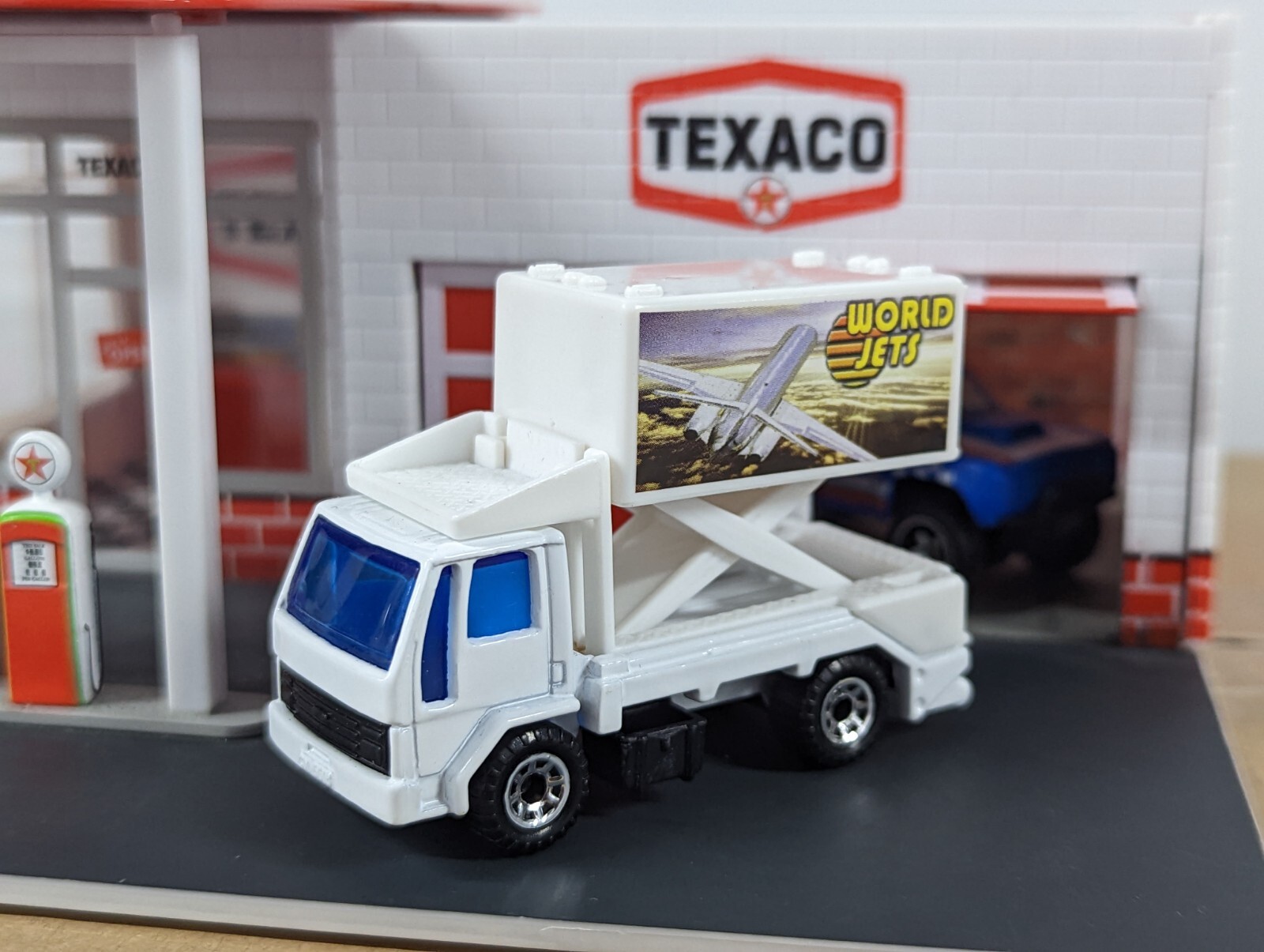 Scissors Truck - 1999 Matchbox Air Traffic - White-image